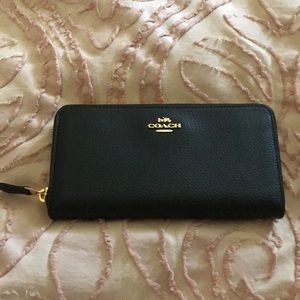 NWT Coach Black and Gold Acordion zip wallet